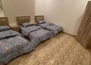 استراحة بجلسة خارجية وألعاب اطفال