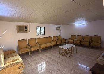 استراحة بمجلس وفناء خارجي 