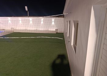 شاليه بألعاب مائية وجلسة خارجية