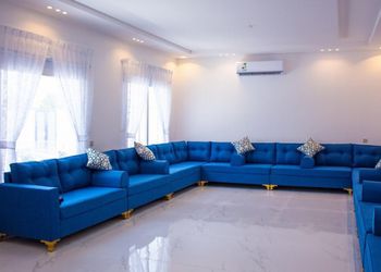 استراحة بمسطح اخضر وجلسة خارجية