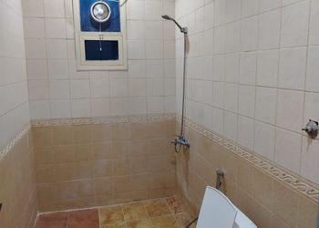 شقة بغرفة معيشة وغرفة نوم 