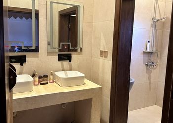 مزرعة بطابع تراثي وجلسة خارجية 