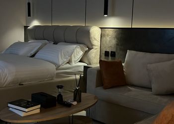 استديو بتصميم أنيق ودخول ذاتي 