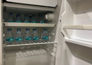 شقة بغرفة معيشة وغرفة نوم 