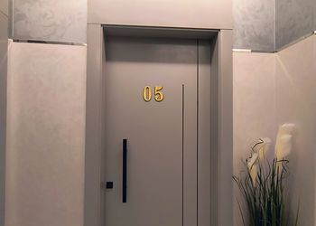 استديو بأثاث مريح وبسيط 