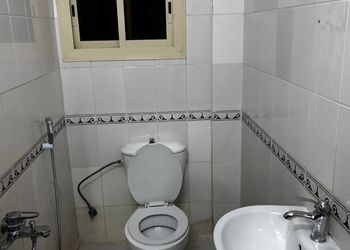 استديو بسرير ماستر وأثاث مريح 