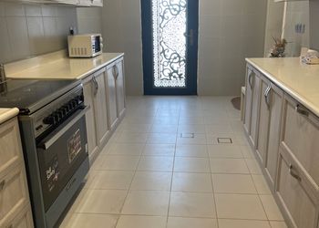فيلا بمسبح خارجي ومجالس فاخرة 