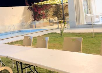 شاليه بمجلس مطل على المسبح 