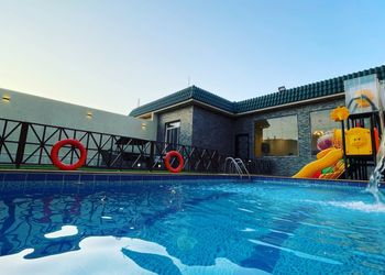 استراحة بمسطح اخضر