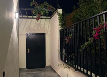 استديو بكراج خاص وبلكونه