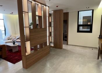 شقة بصالة أنيقة ودخول ذاتي 