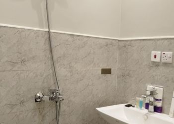 استديو بسرير ماستر وأثاث مريح 