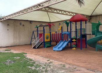 شاليه عائلي فاخر بمسطح أخضر 