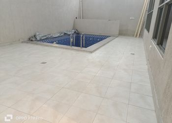 استراحة بمجلس مريح وفناء خارجي 