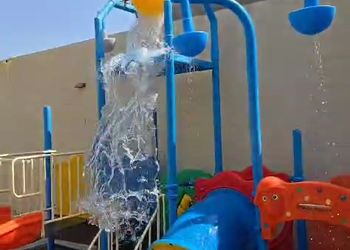 شاليه بمسطح اخضر ,ومسبح خارجي 