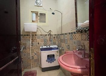 استديو بسريرين مفردة و أثاث مريح