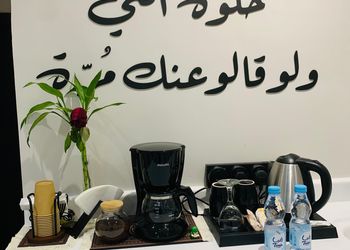 شقة بغرفة نوم وصالة مريحة 