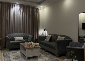 استراحة بغرفة جلوس وفناء خارجي 