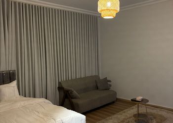 استديو بسرير ماستر وجلسة 