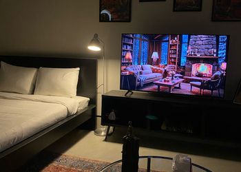 استديو مميز بأثاث مريح