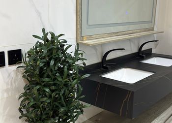شاليه بغرفة نوم مطلة على المسبح