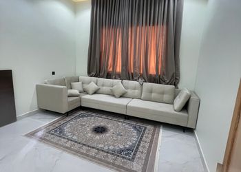 شاليه بمجلس وفناء خارجي 