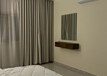 شقه بسرير ماستر وفناء خارجي 
