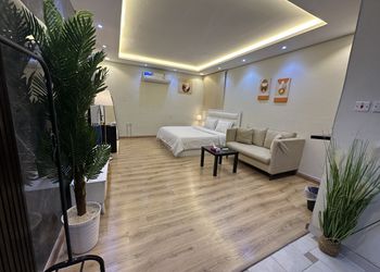 استديو انيق بأثاث مريح وبسيط 