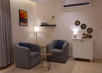 استديو بسرير ماستر وجلسة جانبية 