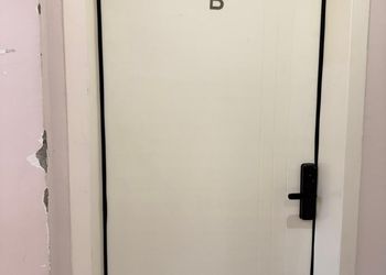 استديو بسرير ماستر وجلسة جانبية 