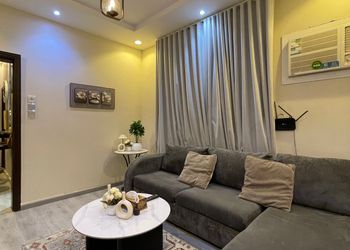 شقة بصالة مريحة ودخول ذاتي 