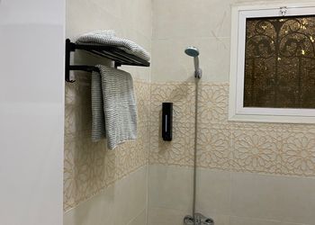 استديو بأثاث مريح وبسيط 