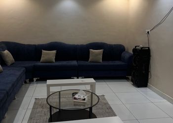 شاليه بمسطح اخضر ومسبح 