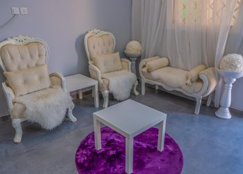 استراحة بمسطح اخضر وجلسة خارجية