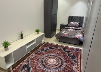 شقة بغرفة معيشة وغرفتين نوم 