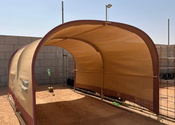 استراحةبجلسة خارجية وألعاب أطفال