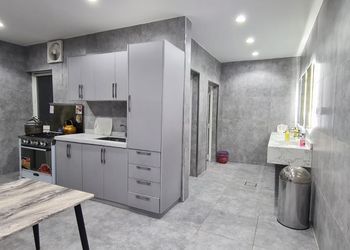 استراحة بمسطح اخضر وجلسه خارجيه