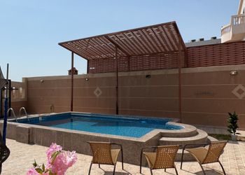 شالية بإطلالة على البحر  والمسبح