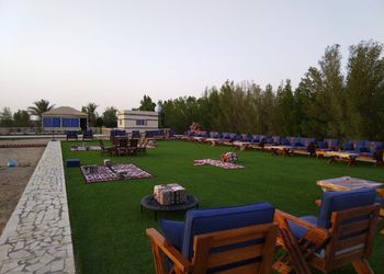 مزرعة بمناظر خلابة وجلسة خارجية 