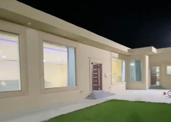 استراحة بمجلس و بجلسة ارضية 