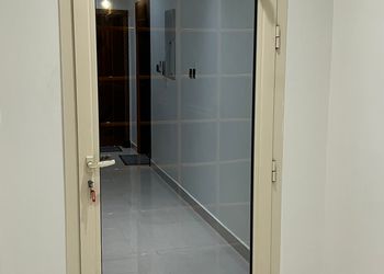 استديو بأثاث مريح وبسيط 