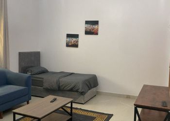 شقة بغرفتين نوم وأثاث مريح
