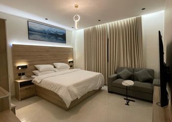 استديو بسرير ماستر وأثاث مريح 