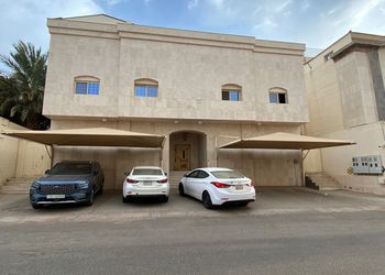 استديو بسرير ماستر وجلسة جانبية 