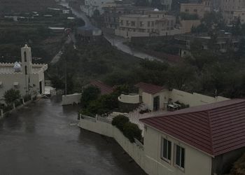 شقة بصالة مريحة وغرفتين نوم 