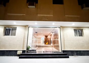 استديو بسرير ماستر وجلسة جانبية 