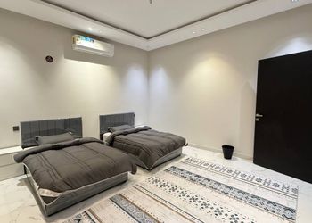شقة بغرفتين نوم ومطبخ وصالة 
