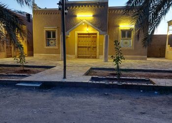 مزرعة ريفيه بجلسات وألعاب أطفال