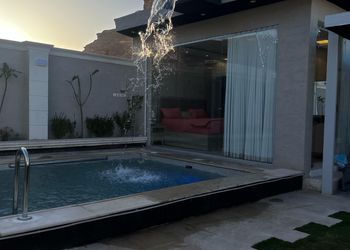 شاليه بمسبح تدفئة واسطبل خيل