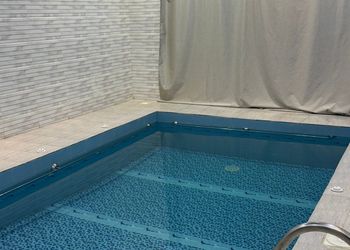 شاليه بألعاب أطفال ومسبح